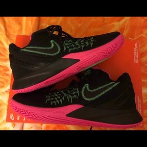Kyrie Flytrap 2 ‘Black Hyper Pink’